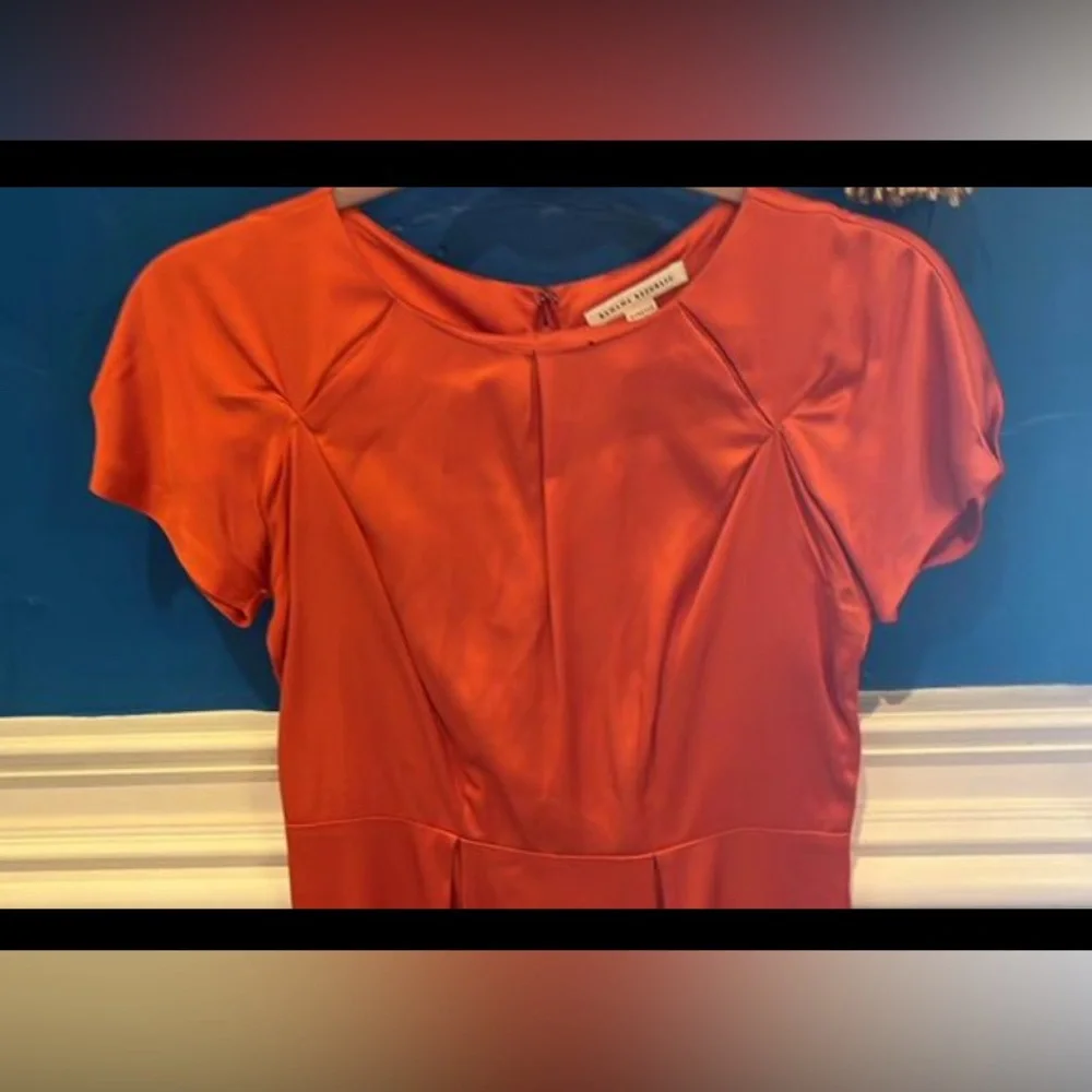 Banana Republic zips up